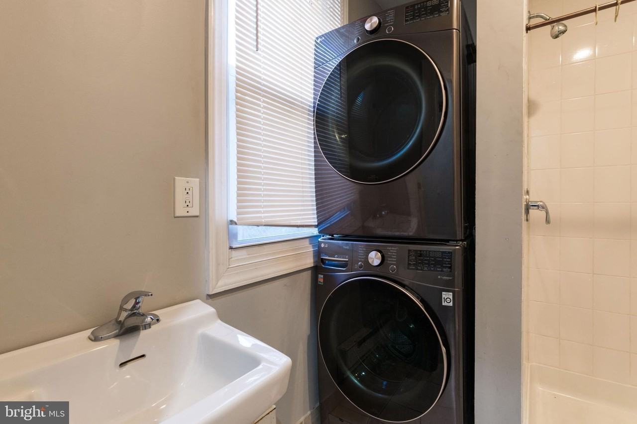 3943 Terrace Street - Photo 7 of 33