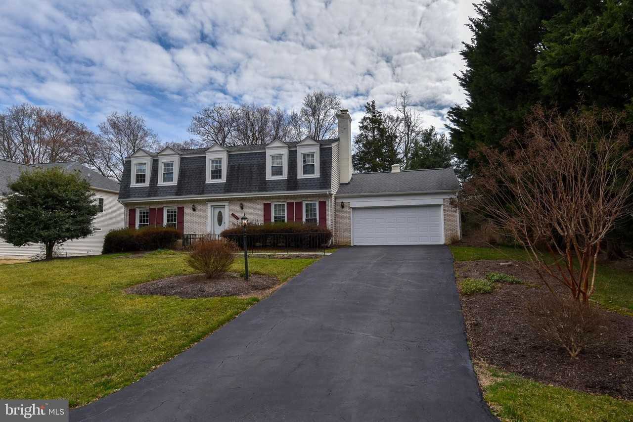 1221 Forestville Dr - Photo 2 of 32