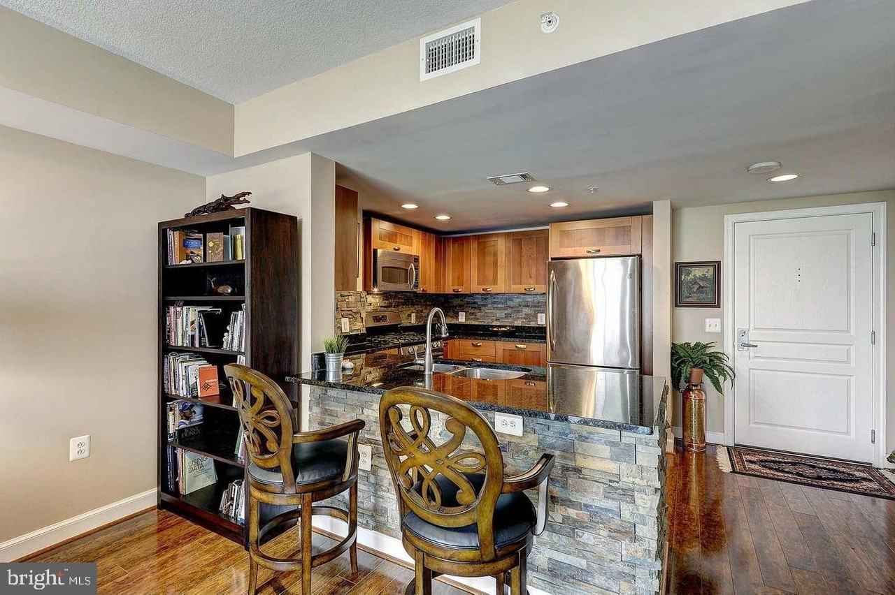 2451 Midtown Ave Apt 903 #903 - Photo 7 of 33