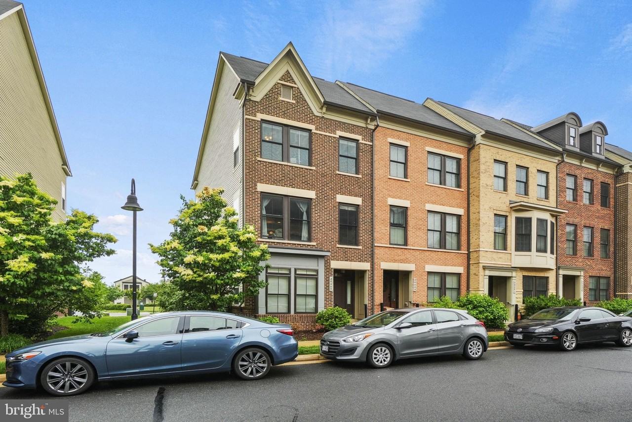 20405 Codman Drive - Photo 2 of 25