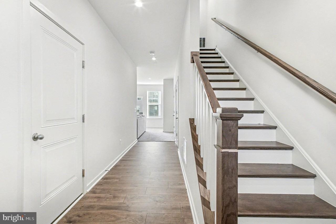 423 Honeyberry Ln - Photo 6 of 21