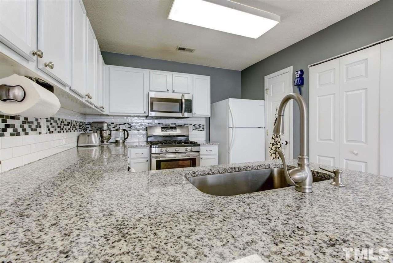 240 Adefield Lane - Photo 4 of 28