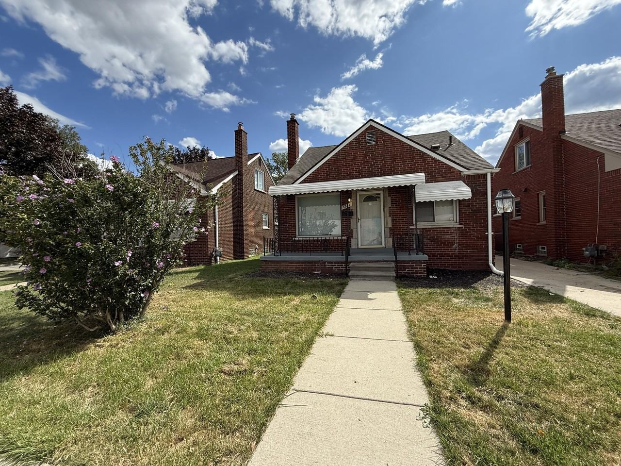 1811 Cleveland Ave - Photo 2 of 17