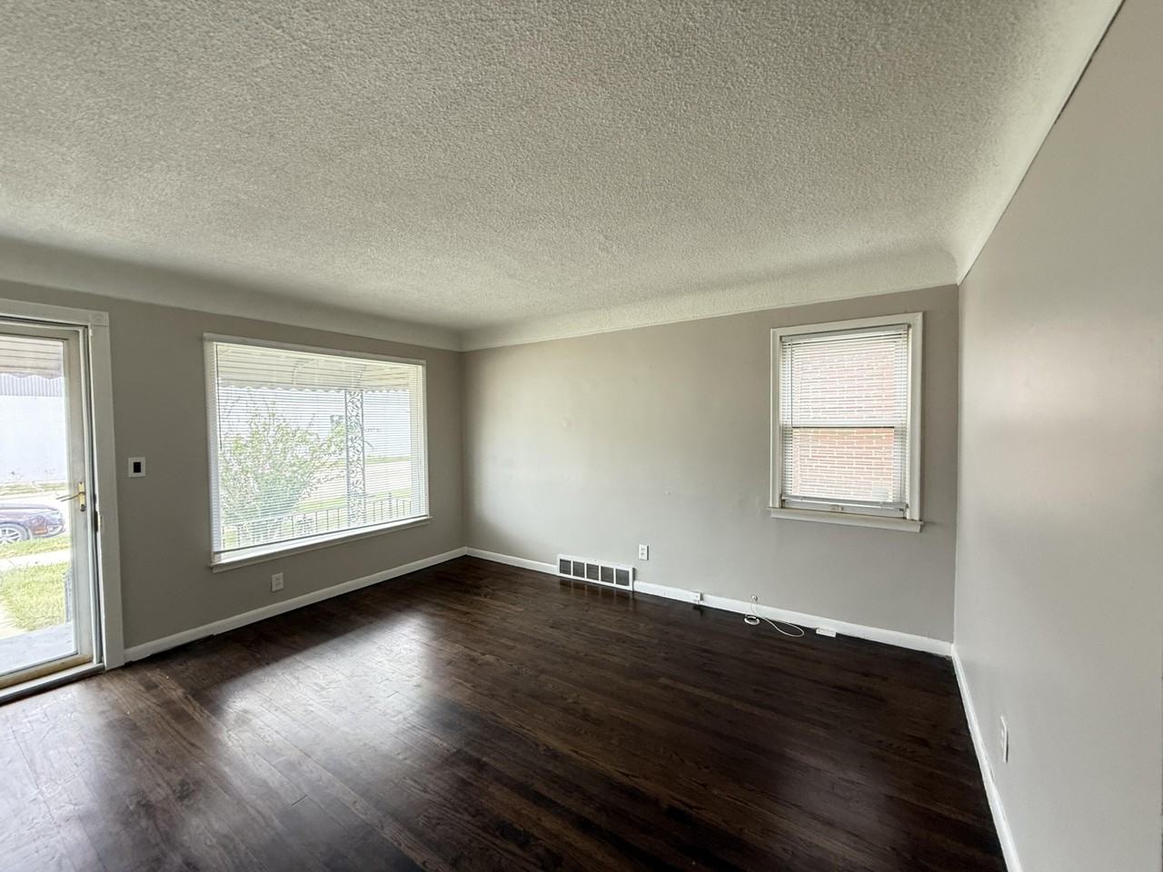 1811 Cleveland Ave - Photo 4 of 17