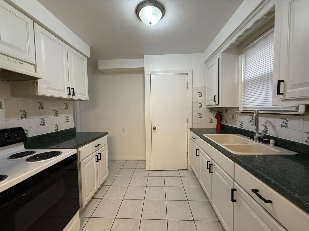 1811 Cleveland Ave - Photo 7 of 17