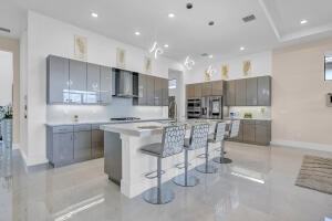 5320 Saint Armands Way - Photo 3 of 50