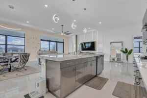 5320 Saint Armands Way - Photo 6 of 50