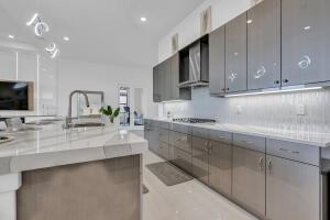 5320 Saint Armands Way - Photo 7 of 50