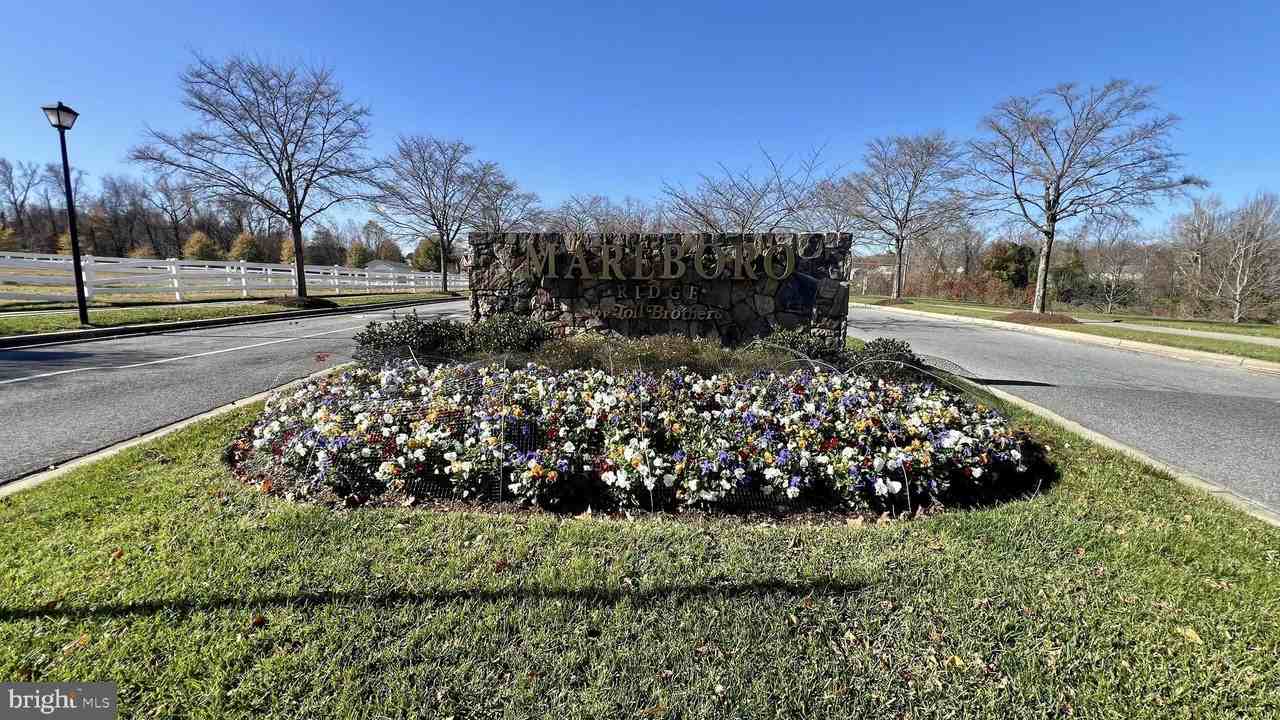 4204 Lariat Dr - Photo 2 of 31