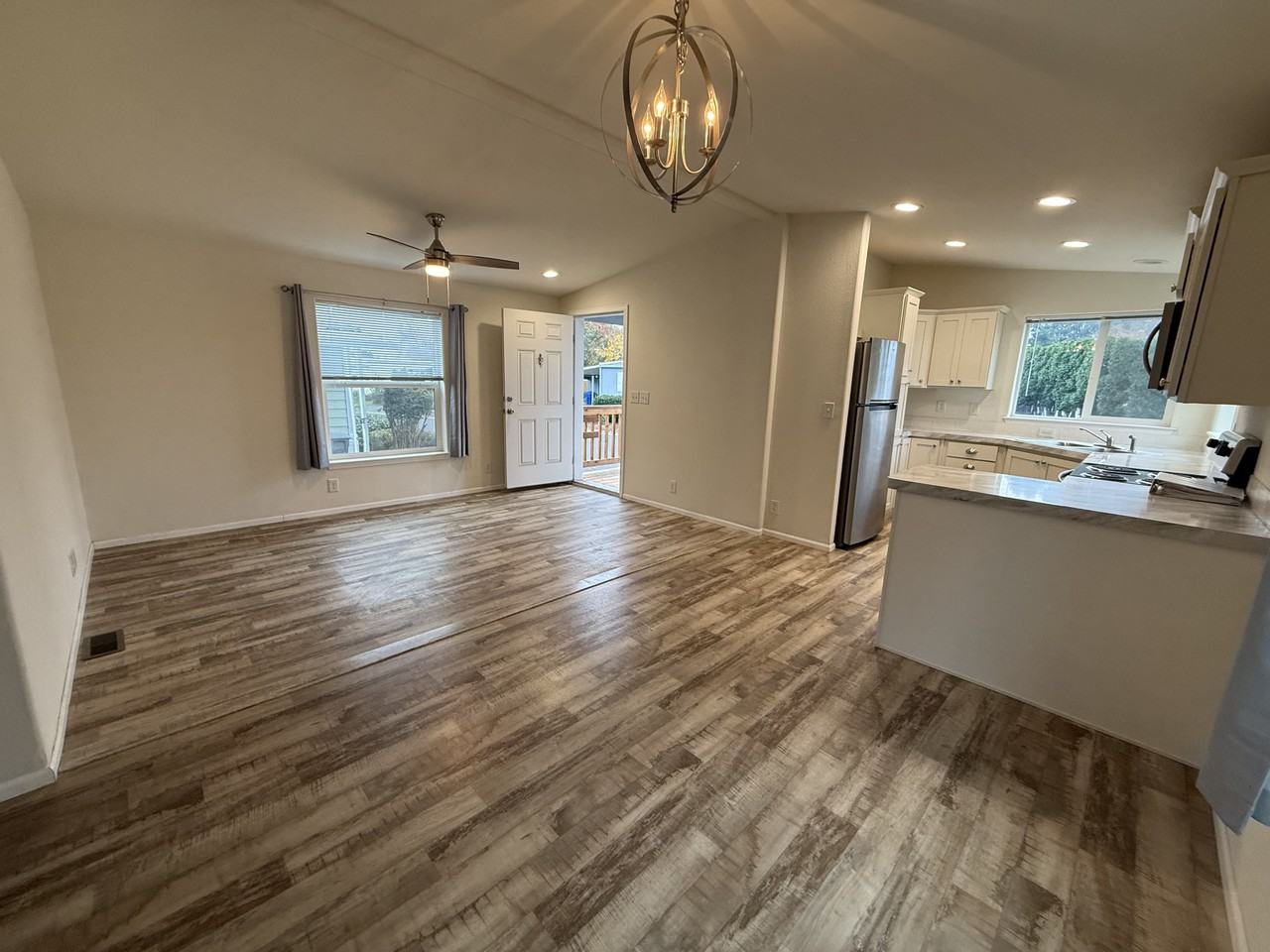 165 Broadmore Ave Ne #165B - Photo 4 of 14