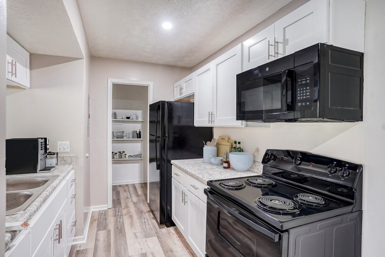 Village Apartments at Summitville - Photo 5 of 9