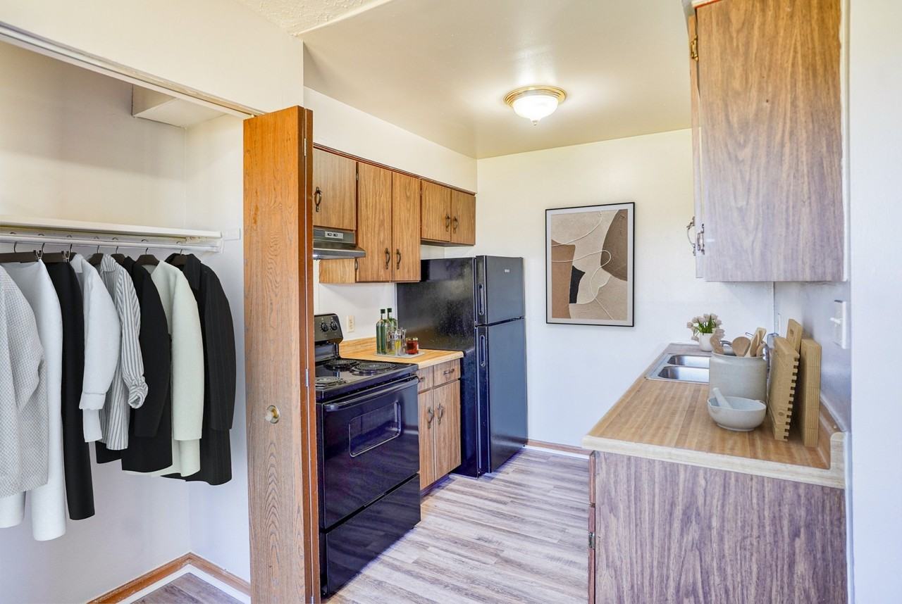 Waterford Apartments - Photo 3 of 17