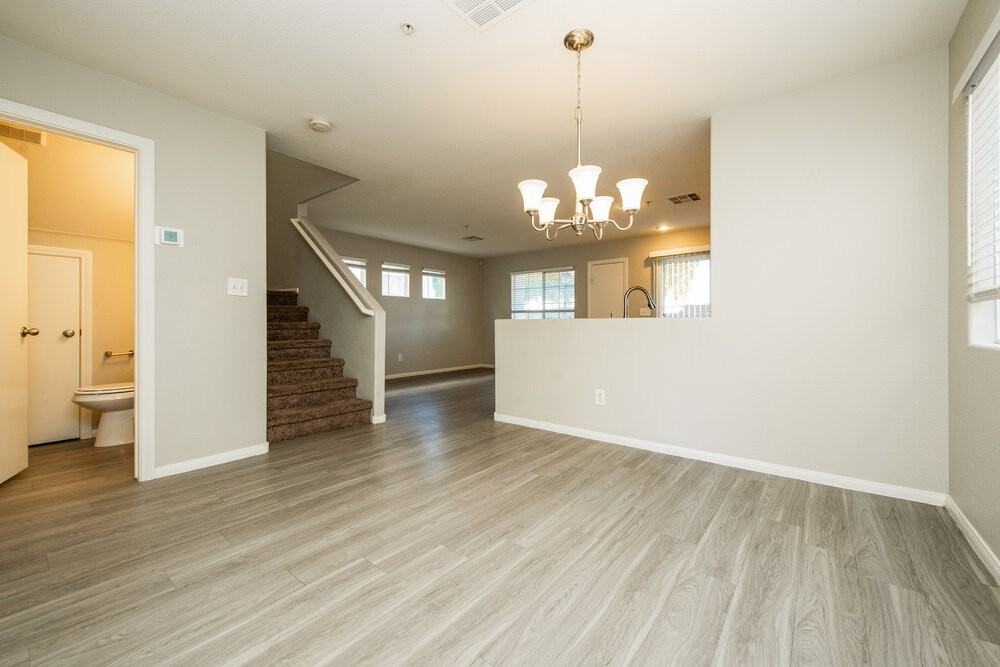 3020 Sunrise Bay Ave - Photo 4 of 17