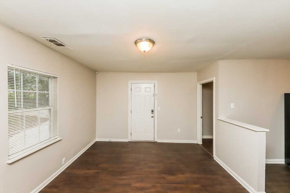 730 Parker St - Photo 4 of 16