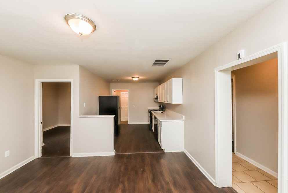 730 Parker St - Photo 5 of 16