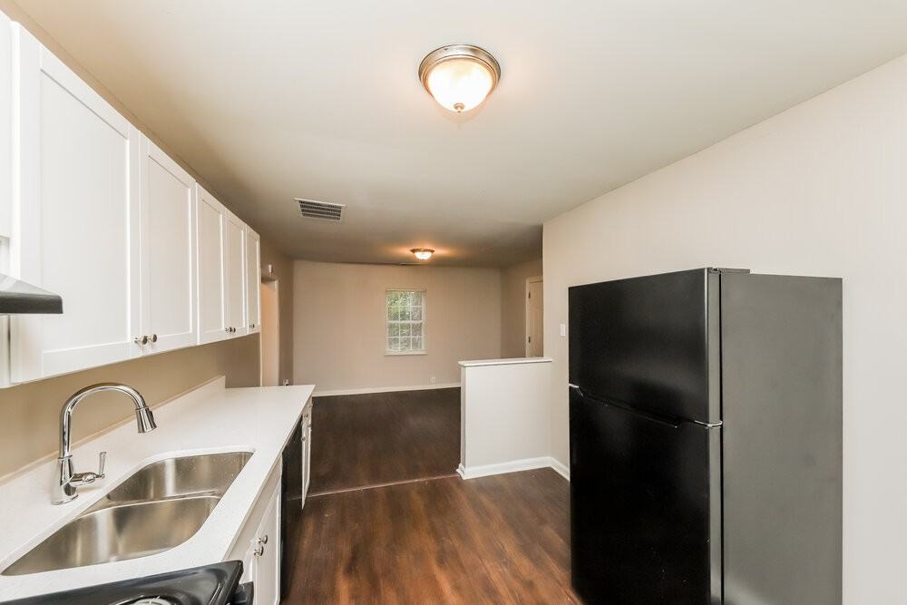 730 Parker St - Photo 7 of 16