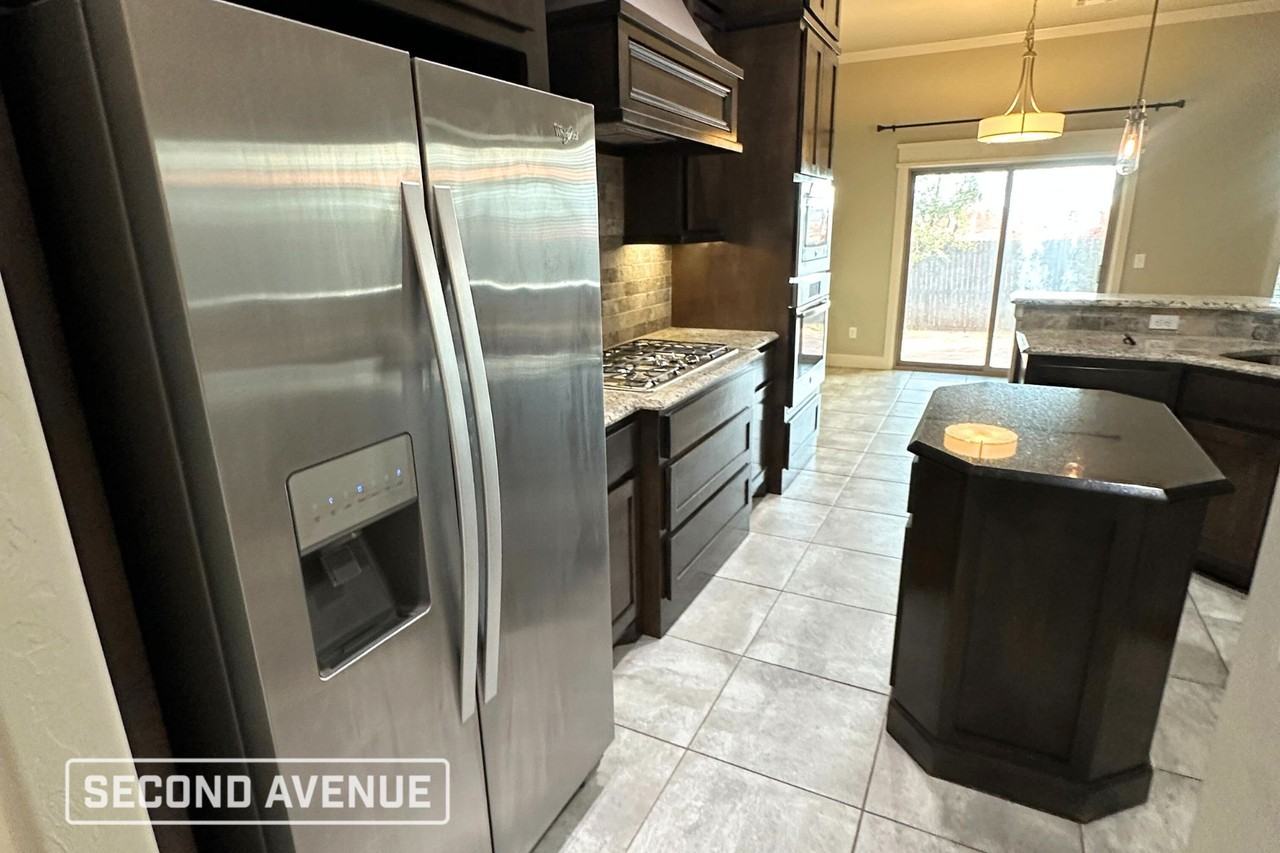 1028 Nw 191st St - Photo 4 of 23