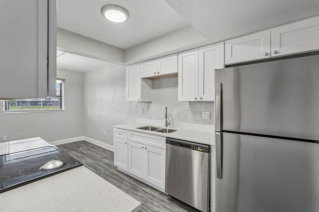 Coral Waters Apartments - Photo 6 of 47