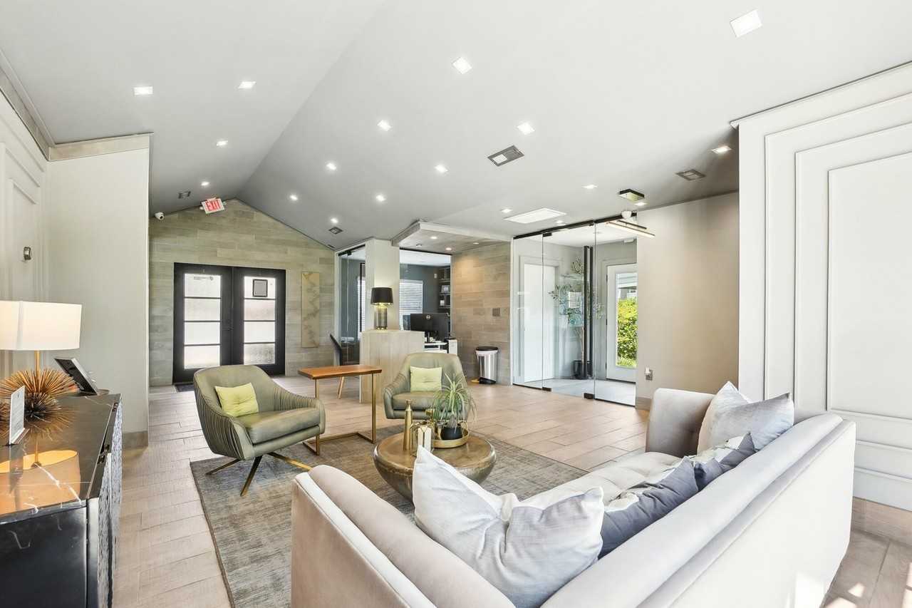 Stonebrook Apartments - Photo 4 of 30