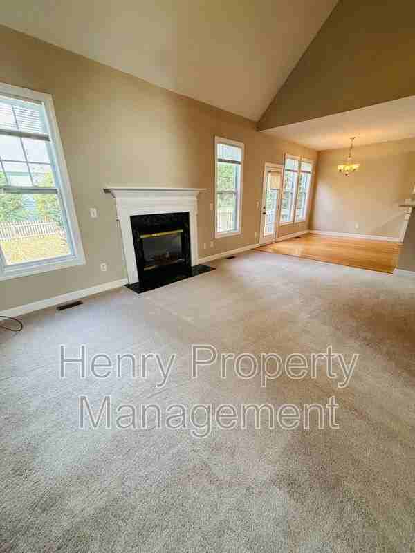 404 Acorn Falls Ct - Photo 2 of 18
