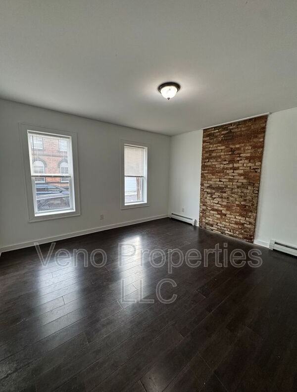 5 Marshall St #1 - Photo 4 of 13