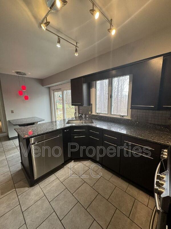 15 Rivercrest Dr - Photo 6 of 42