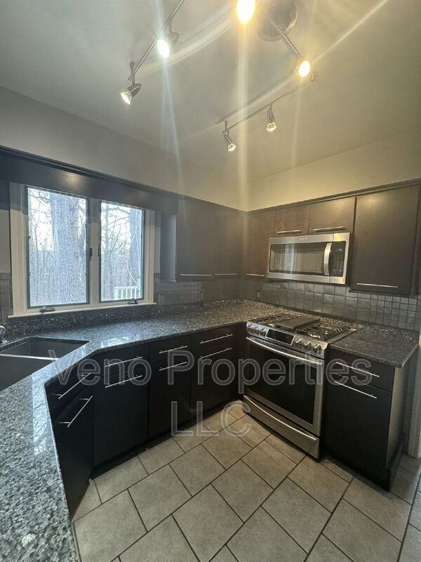 15 Rivercrest Dr - Photo 7 of 42