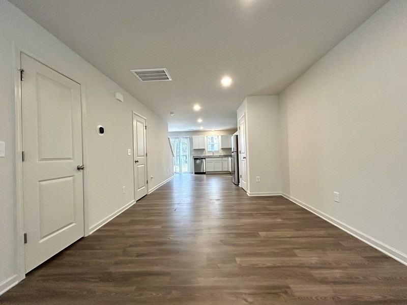 137 Villa Ln - Photo 4 of 19