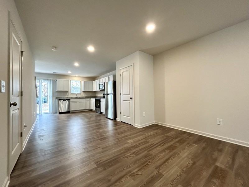 137 Villa Ln - Photo 5 of 19