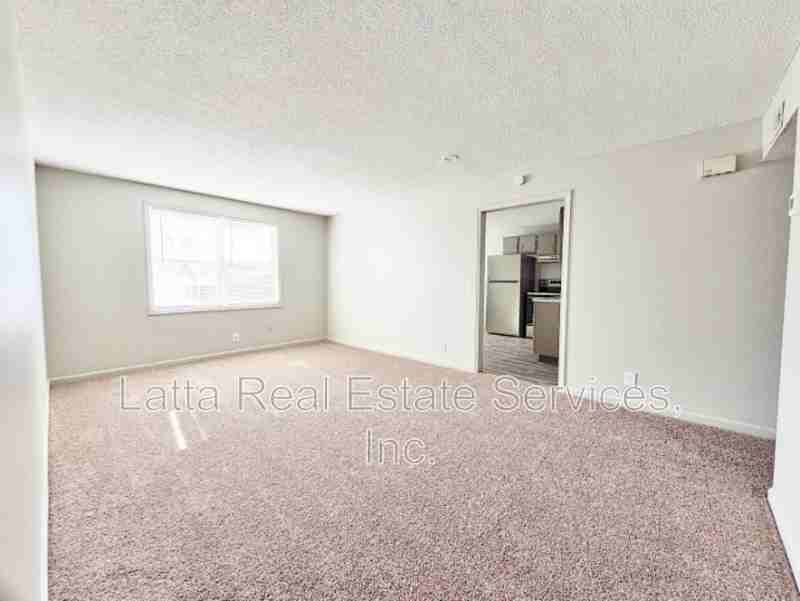 407 West 30th Street - Photo 2 of 7