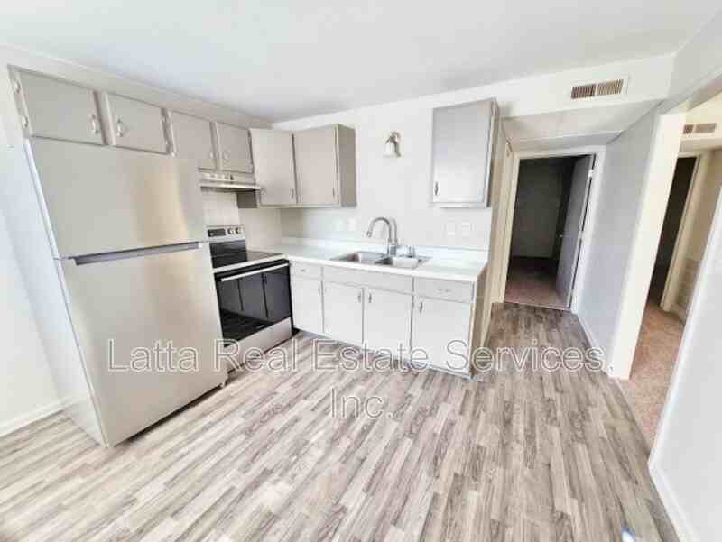 407 West 30th Street - Photo 4 of 7