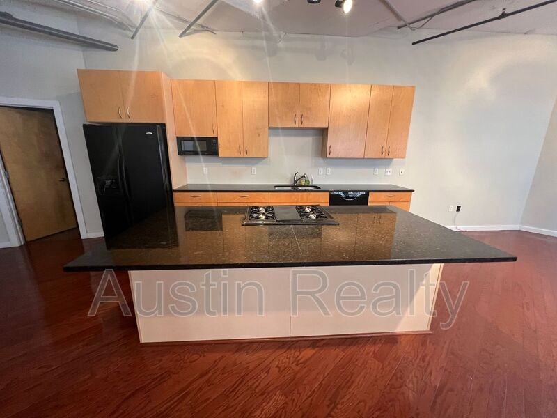 1619 Washington Ave #403 - Photo 2 of 14