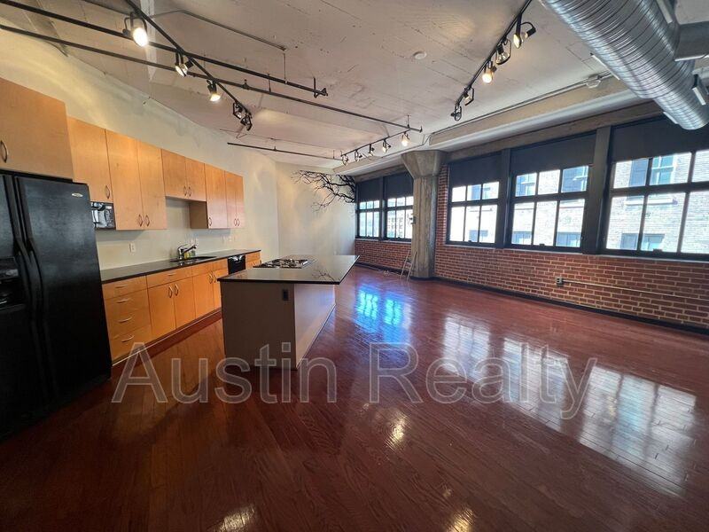 1619 Washington Ave #403 - Photo 3 of 14