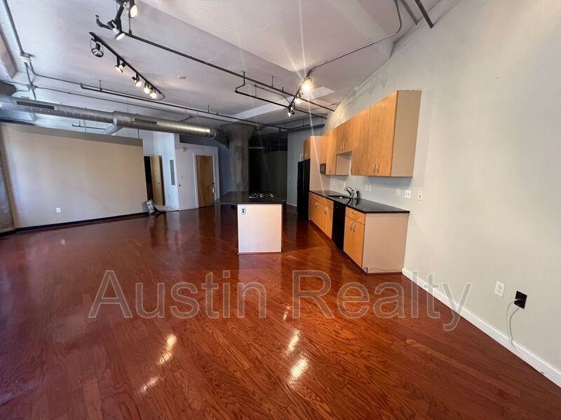 1619 Washington Ave #403 - Photo 4 of 14