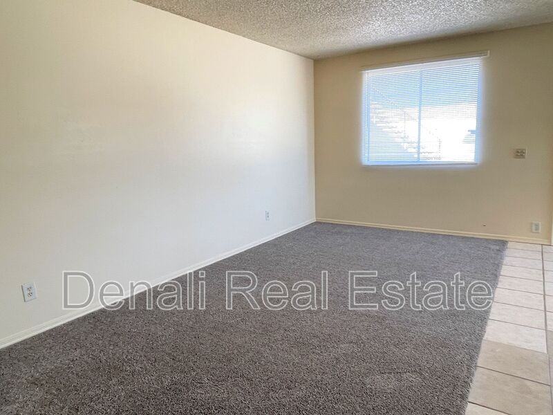 4718 E Portland St - Photo 3 of 11