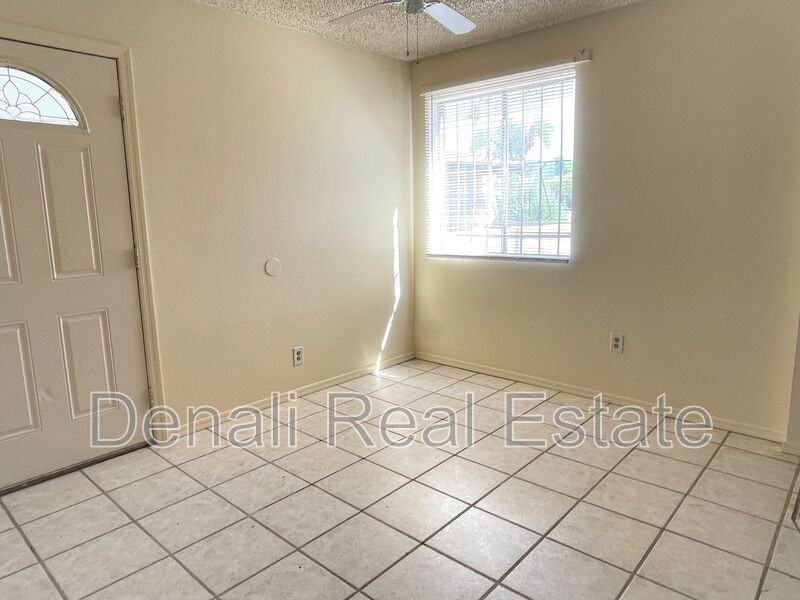 4718 E Portland St - Photo 6 of 11