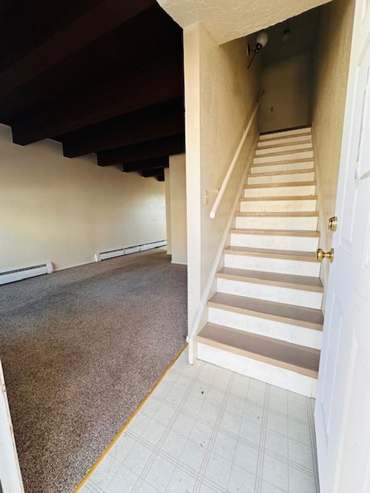 185 Monroe Ave Apt F - Photo 2 of 8