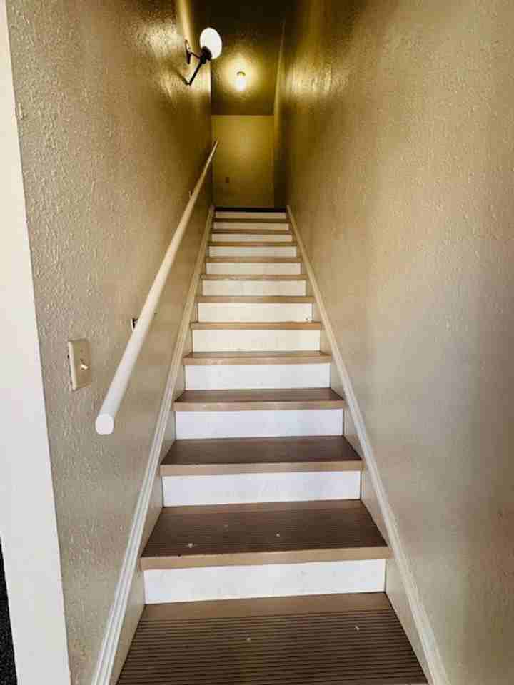 185 Monroe Ave Apt F - Photo 3 of 8