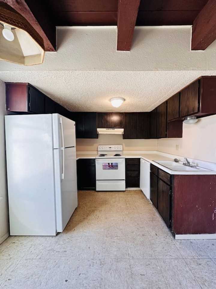 185 Monroe Ave Apt F - Photo 5 of 8