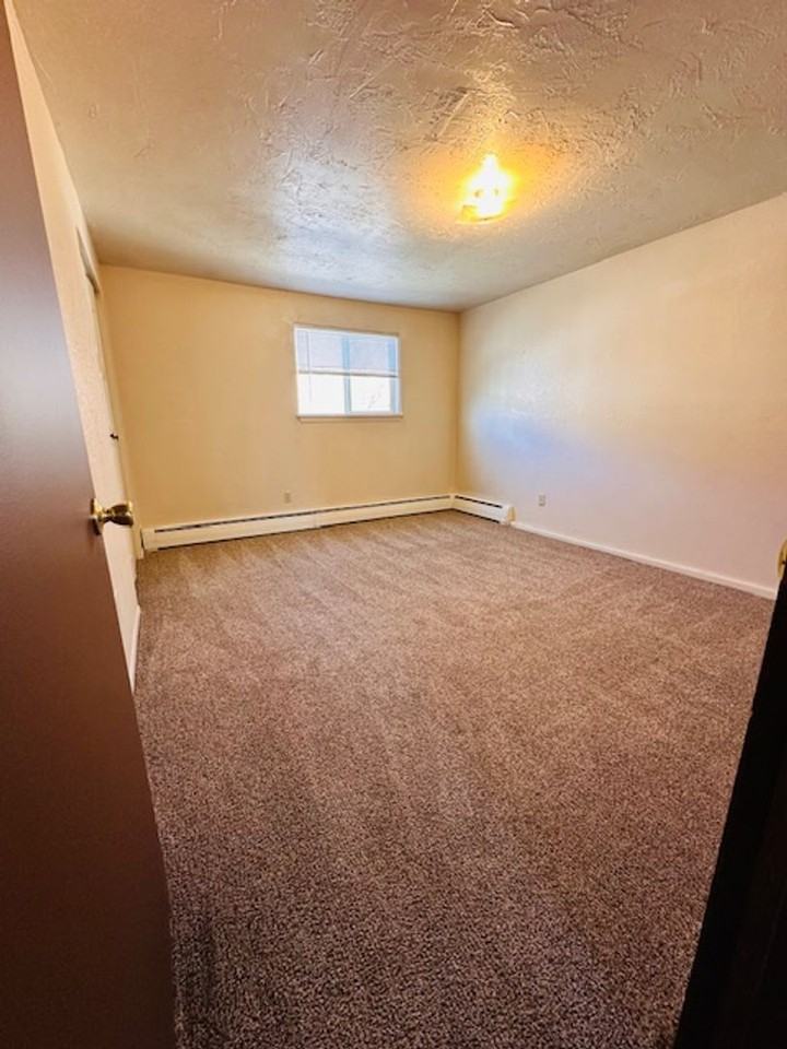 185 Monroe Ave Apt F - Photo 6 of 8