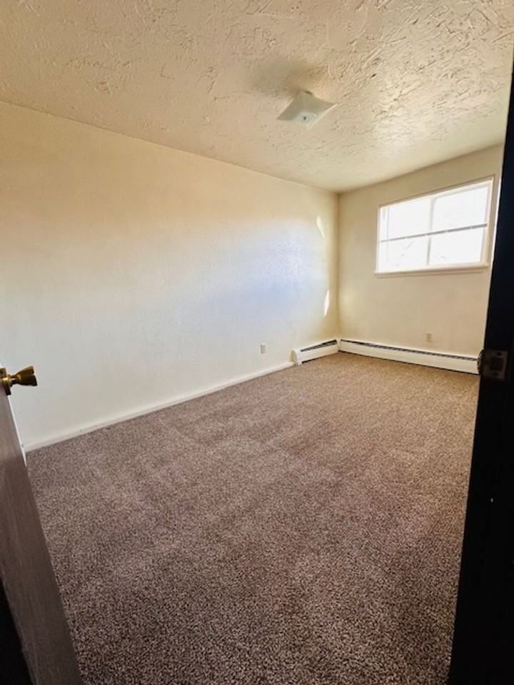 185 Monroe Ave Apt F - Photo 7 of 8