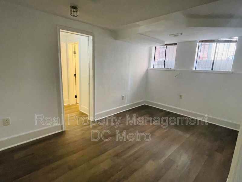 815 Maryland Ave Ne #1 - Photo 4 of 16