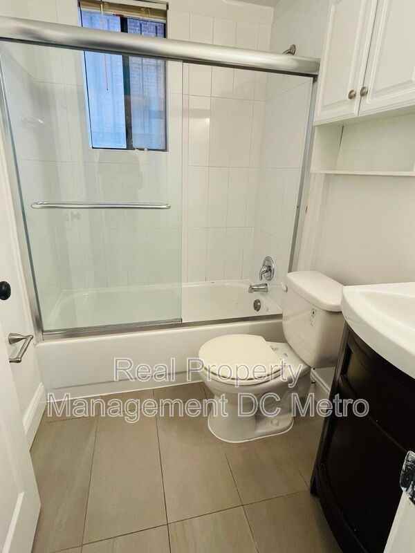 815 Maryland Ave Ne #1 - Photo 7 of 16