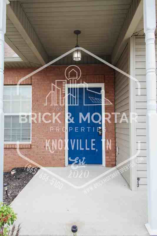 900 Glendower Way - Photo 4 of 37