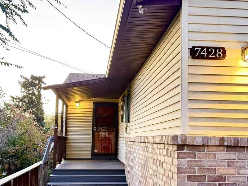 7428 Se - Photo 2 of 33