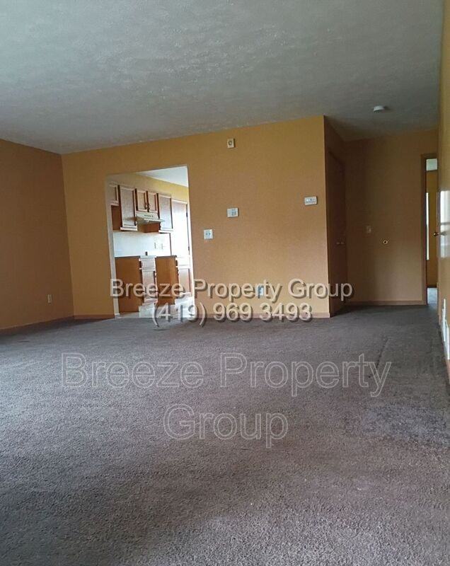 2960 Megan Cir - Photo 2 of 8