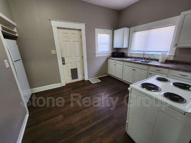 1418 5th Ave - Photo 3 of 11