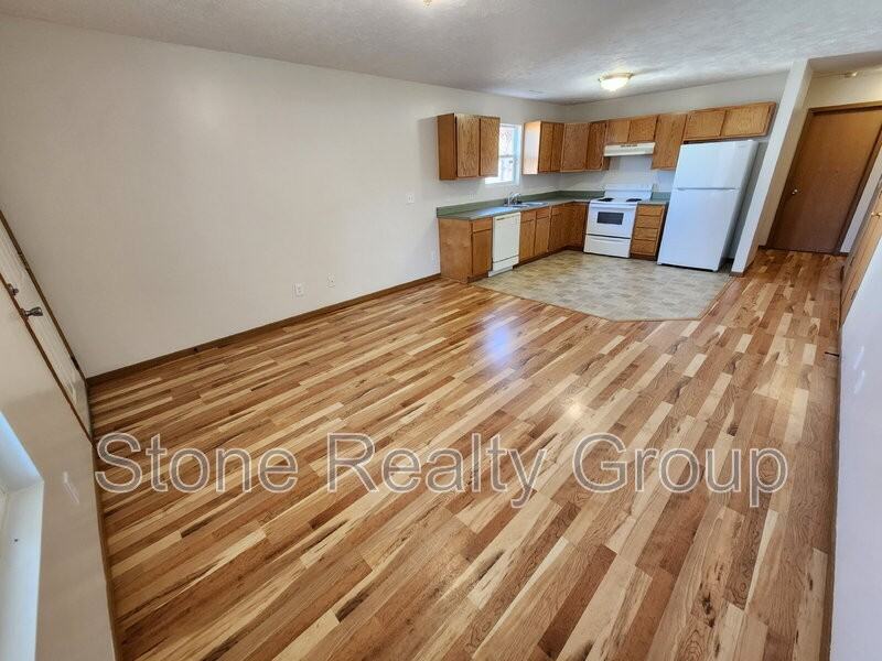 659 N 25th St - Photo 3 of 12