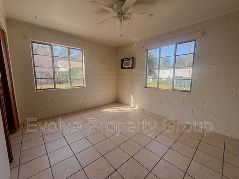 710 N Grove St #C - Photo 7 of 11