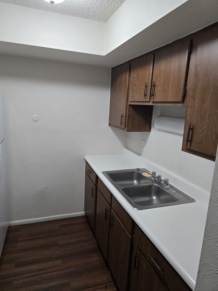 4644 Burkhardt Ave - Photo 2 of 4